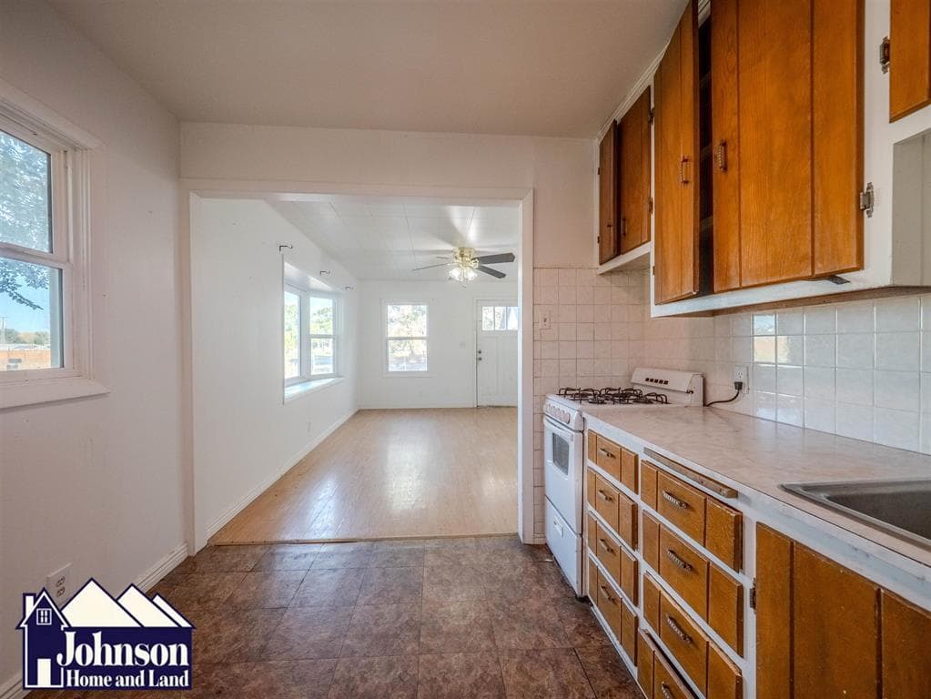 364 3rd St W — photo 11 of 25