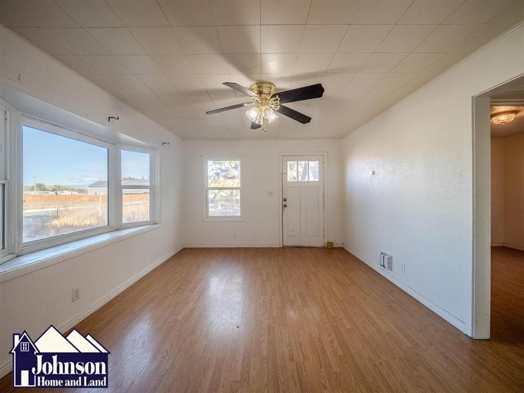 364 3rd St W — photo 3 of 25