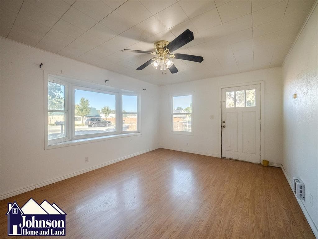 364 3rd St W — photo 6 of 25