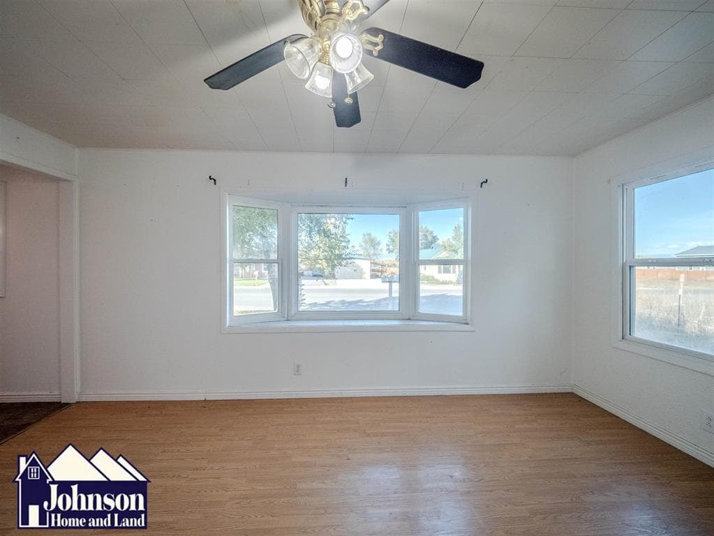 364 3rd St W — photo 7 of 25