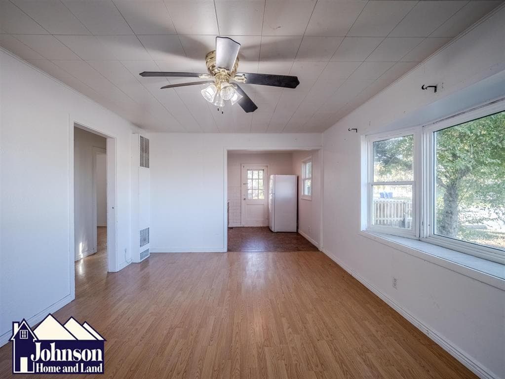 364 3rd St W — photo 8 of 25