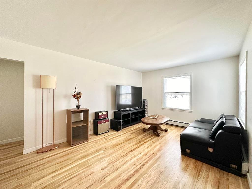 1714 Salsbury Ave — photo 4 of 21