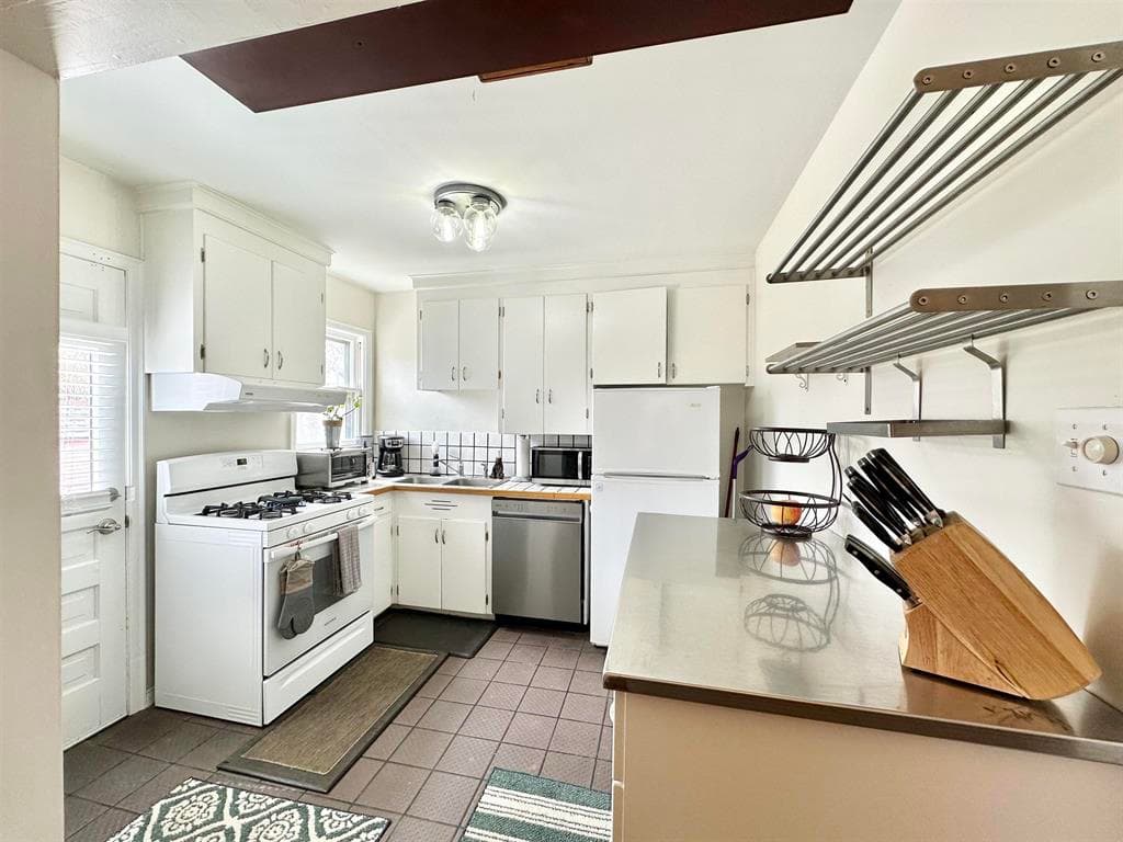 1714 Salsbury Ave — photo 7 of 21
