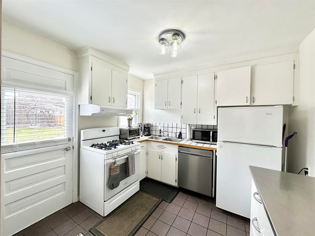 1714 Salsbury Ave — photo 8 of 21