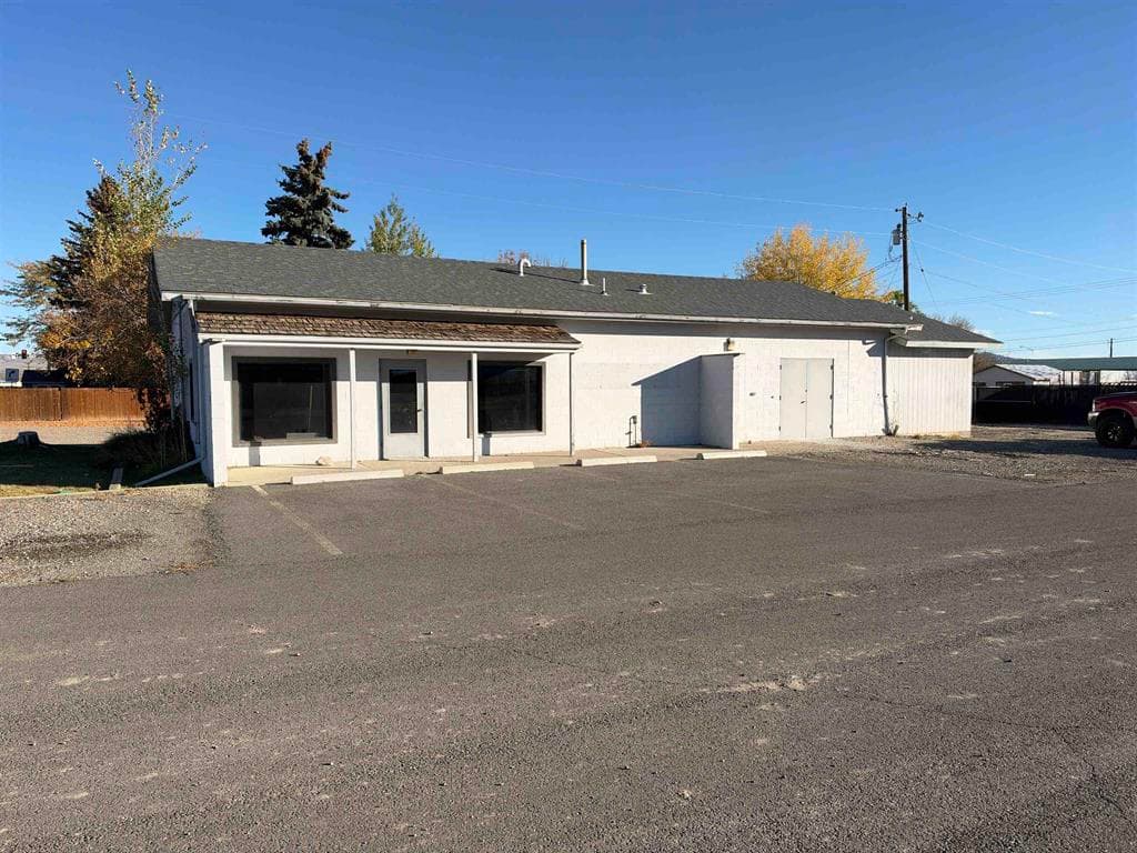 502 Blackburn St photo 1