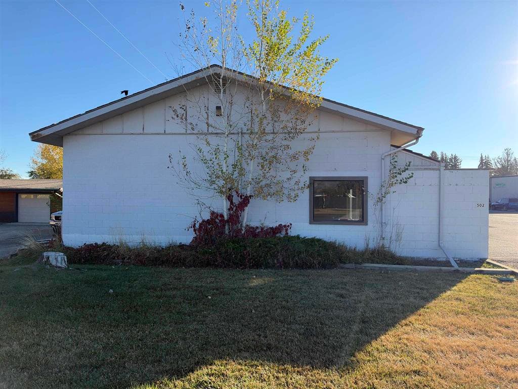 502 Blackburn St — photo 3 of 15