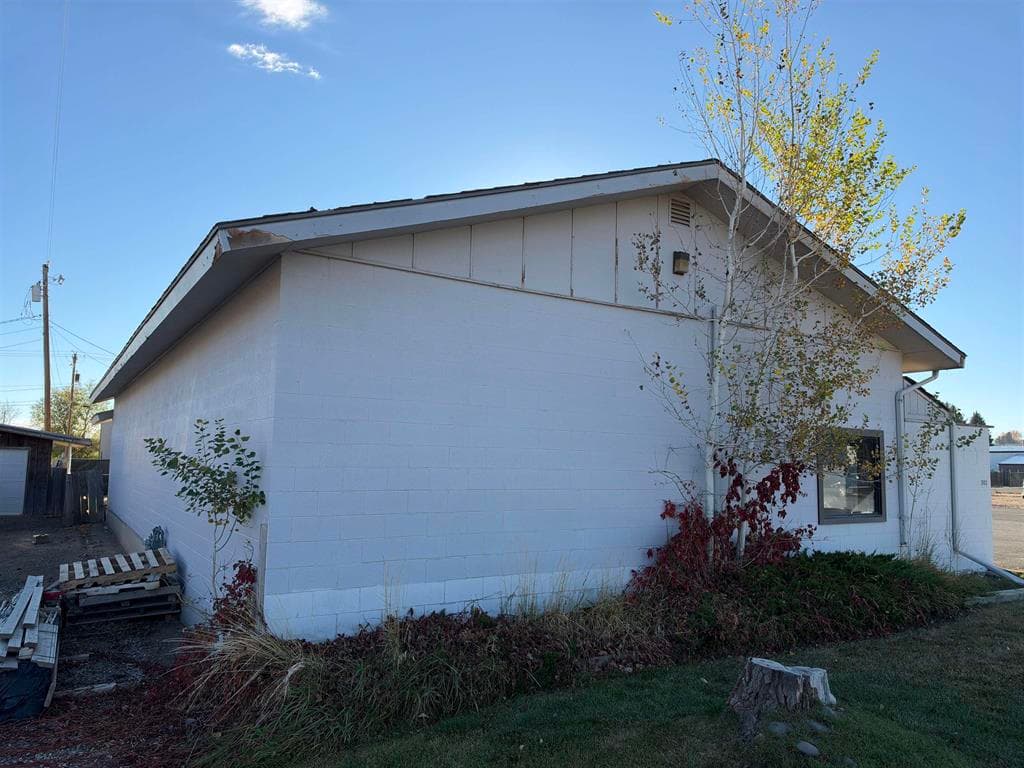502 Blackburn St — photo 4 of 15