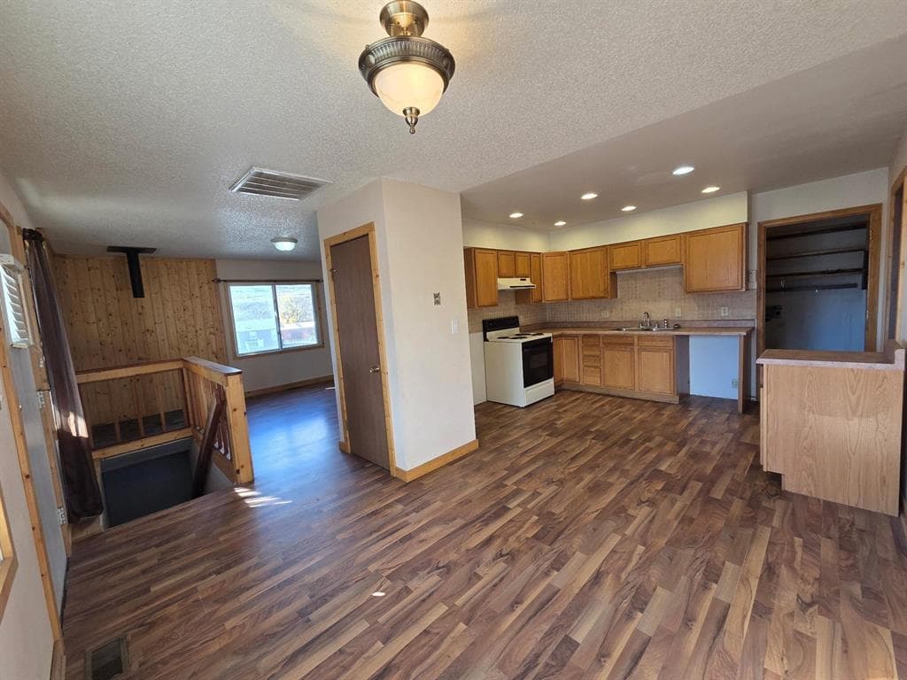 100 Deer Haven Dr — photo 8 of 25