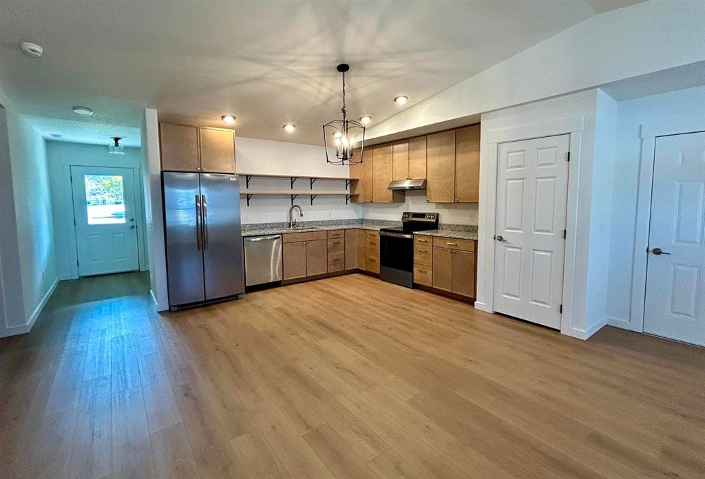 814 Cocoa Court — photo 3 of 9