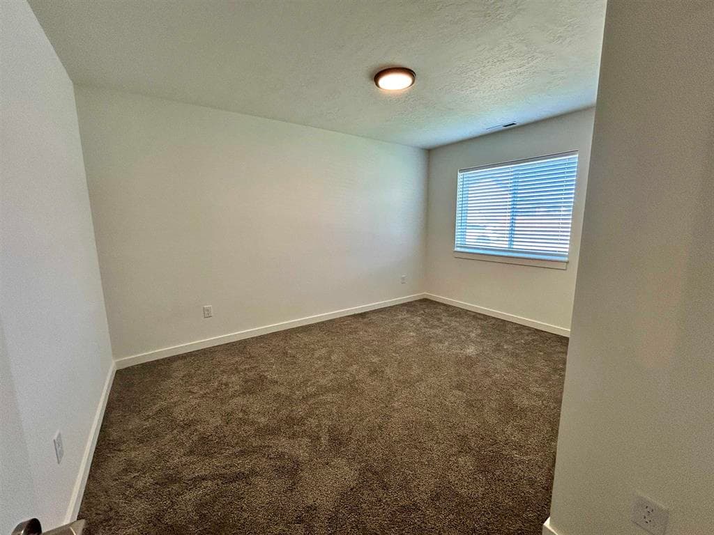 814 Cocoa Court — photo 4 of 9