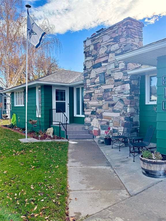 810 Howell Ave — photo 2 of 25