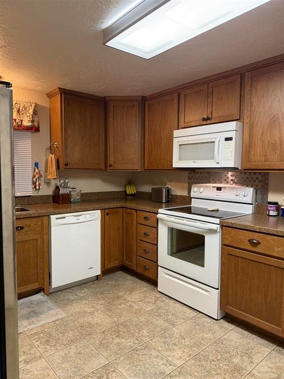 810 Howell Ave — photo 7 of 25