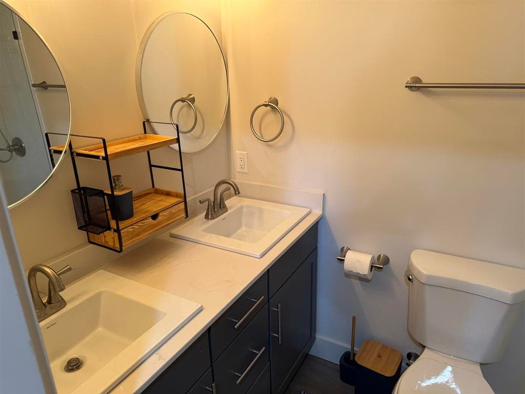 742 N Clark St — photo 11 of 16