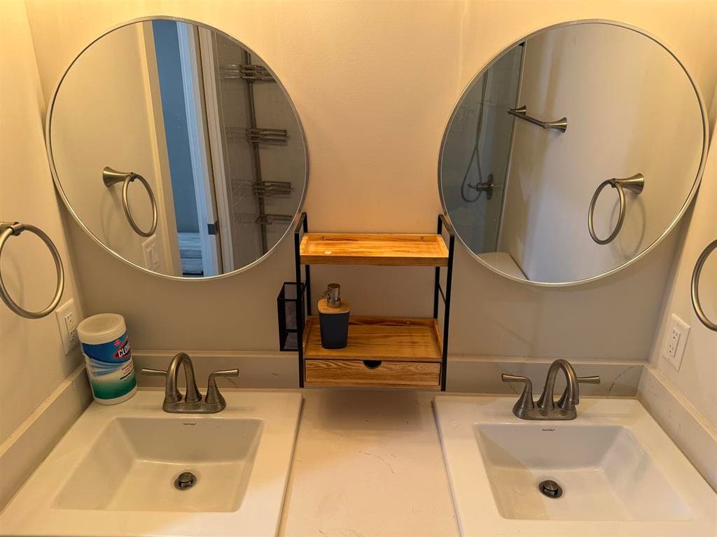 742 N Clark St — photo 12 of 16