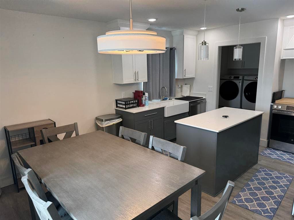 742 N Clark St — photo 4 of 16