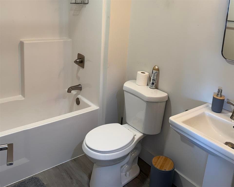 742 N Clark St — photo 9 of 16