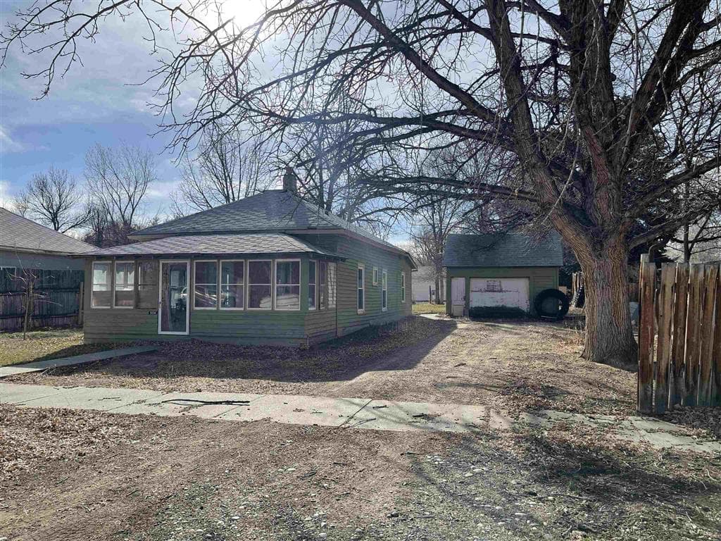 506 6th St S photo 1