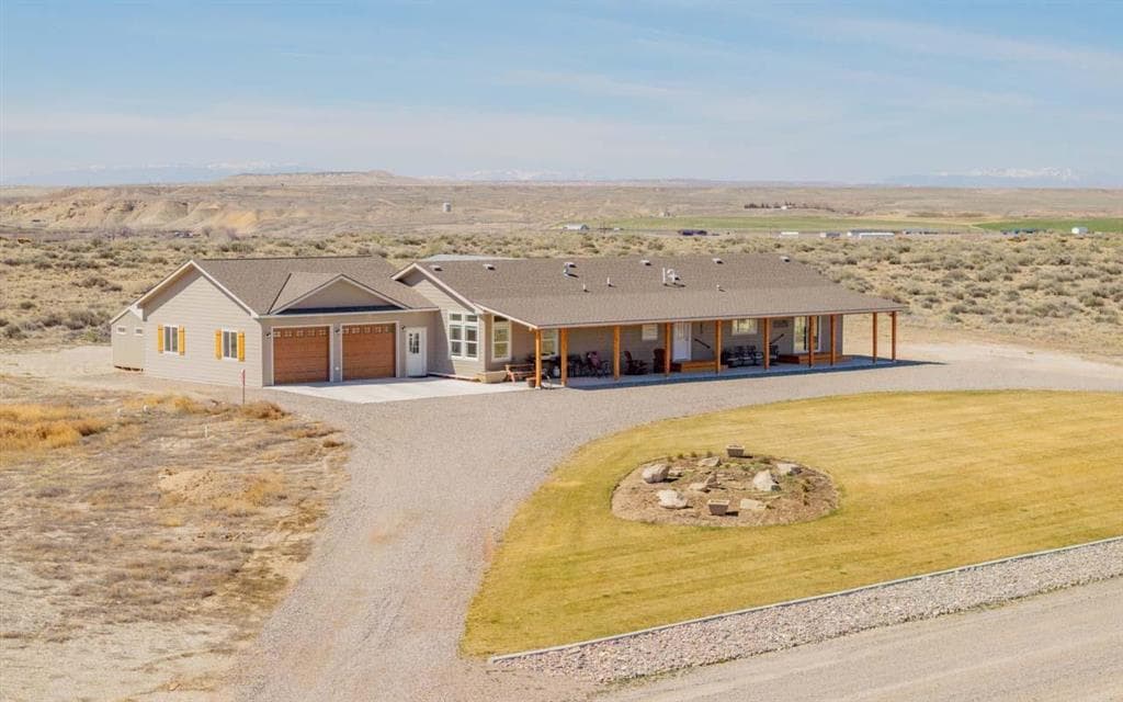 365 Broken Spoke Loop photo 1