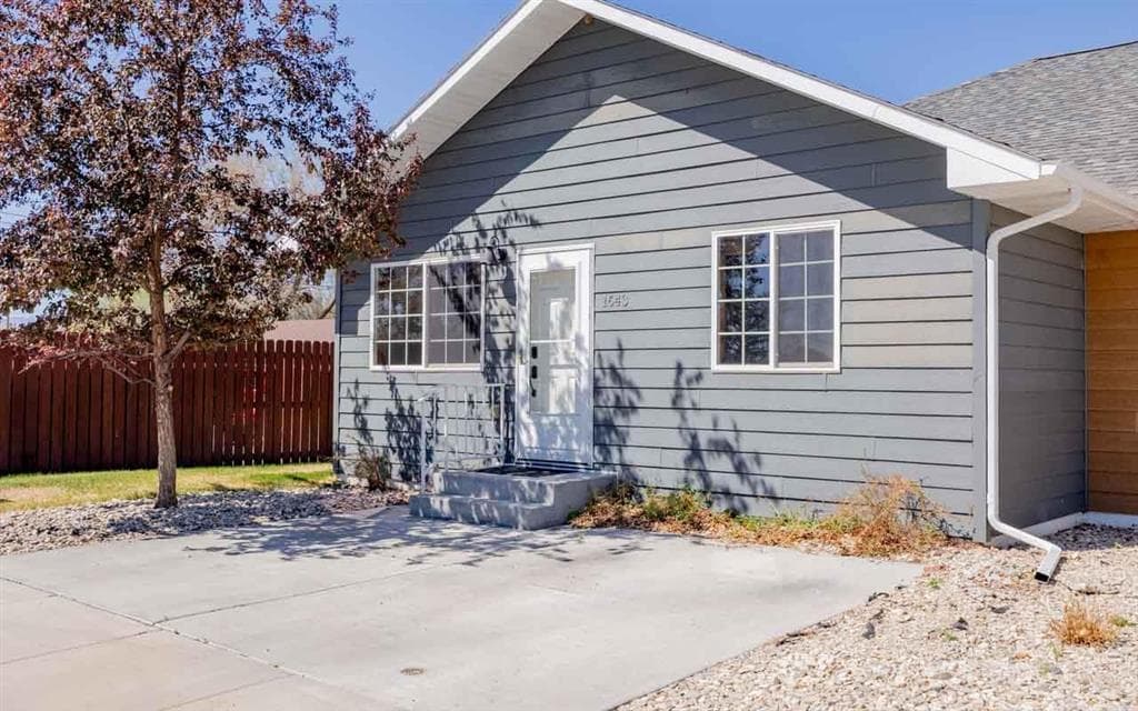 1643 Stella Ct photo 1