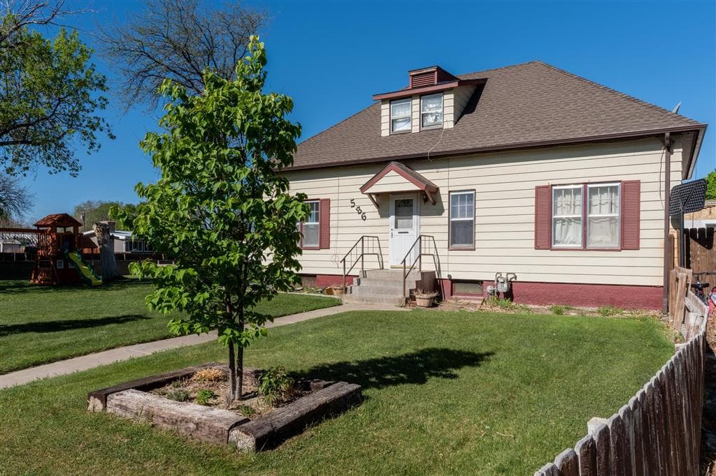 586 Nevada Ave photo 1