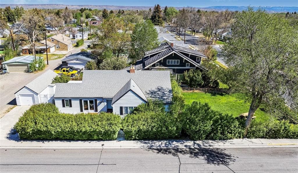 519 Avenue E photo 1