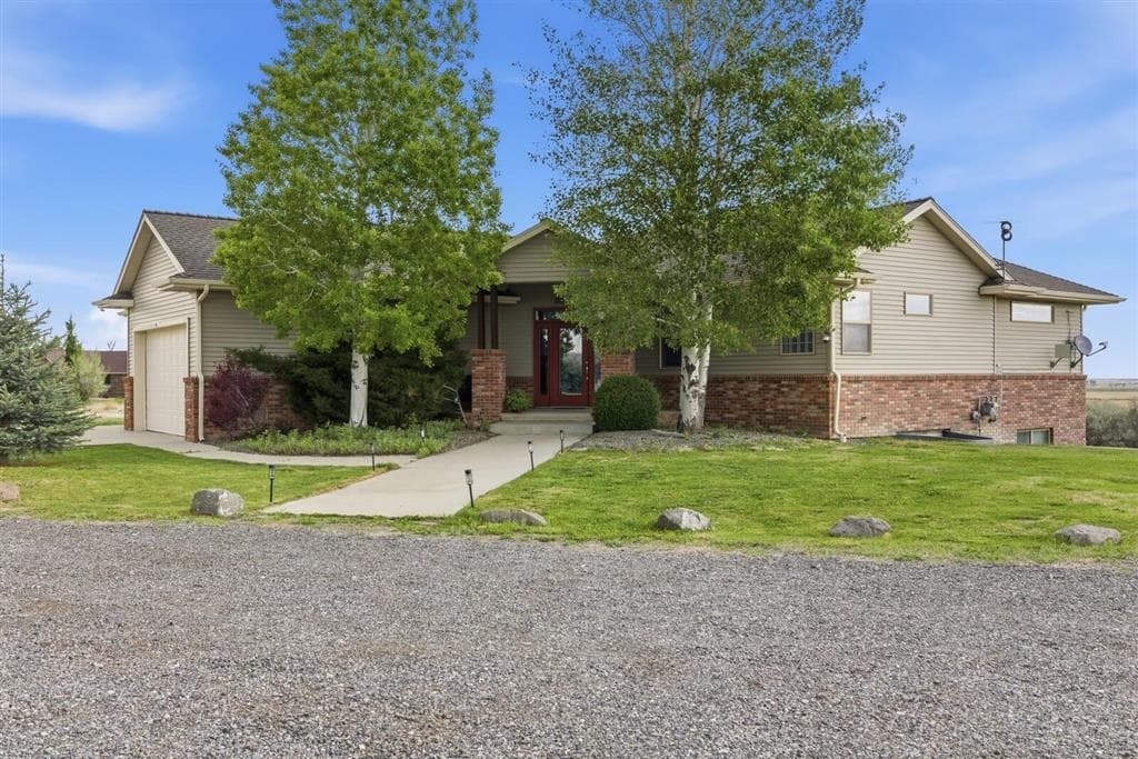1084 Road 8 photo 1
