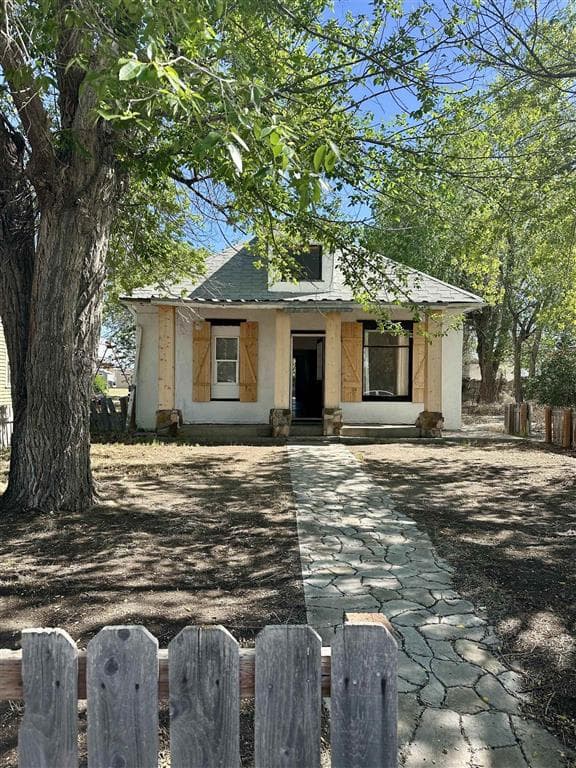 212 Robertson Ave photo 1