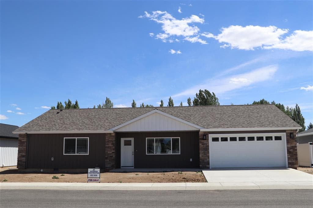 1182 Van Pl photo 1