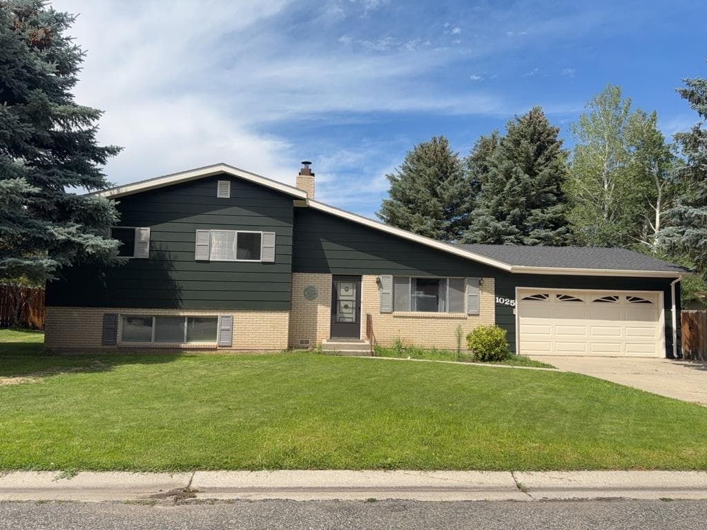 1025 Aspen Dr photo 1