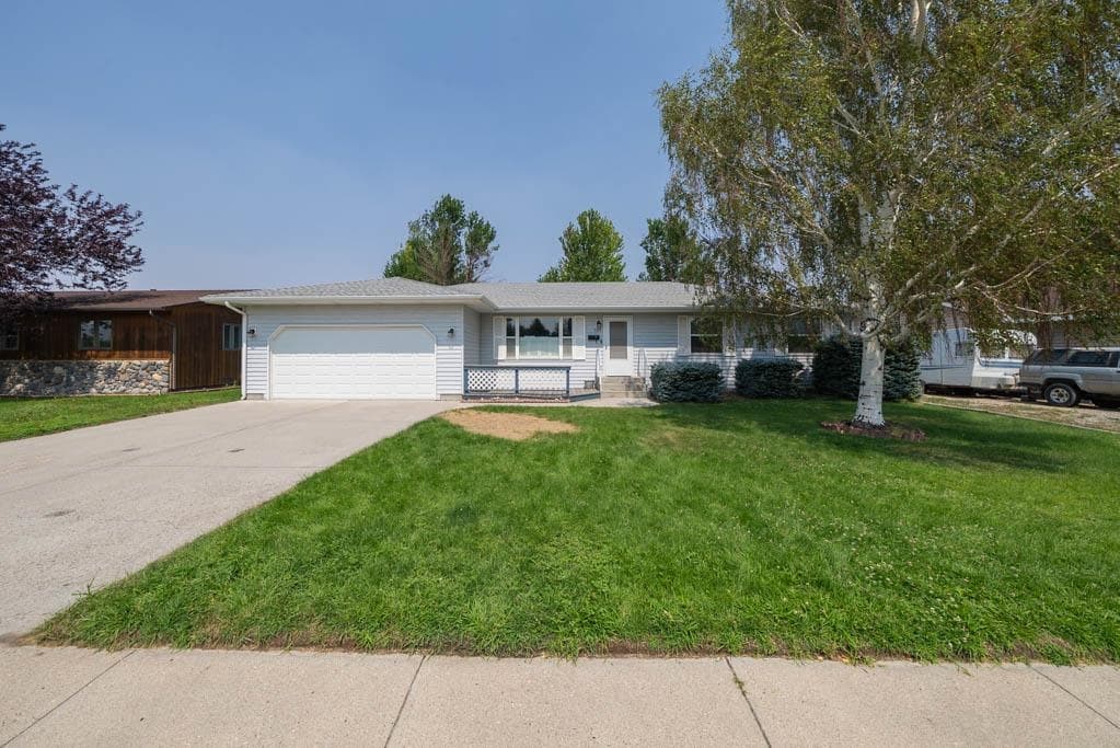 925 River View Dr photo 1
