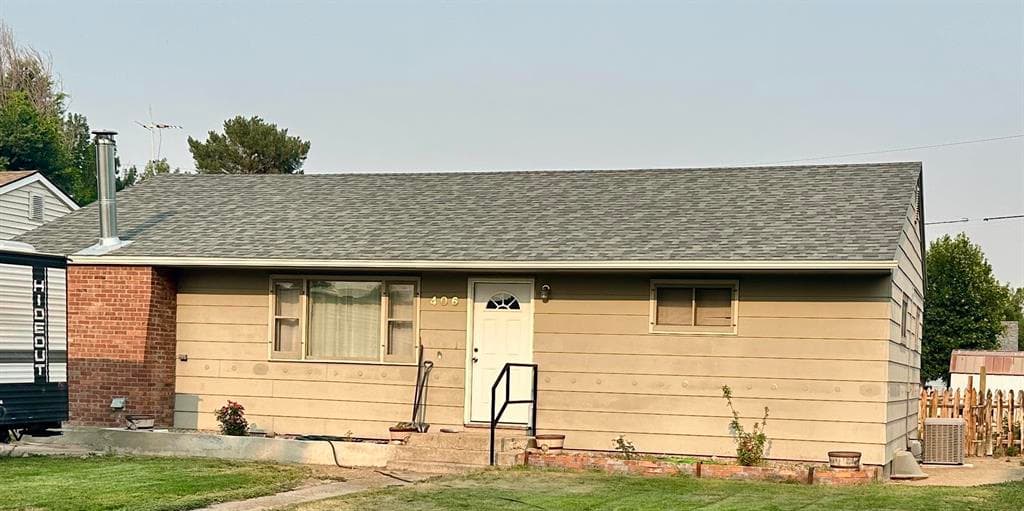 406 East Lane photo 1