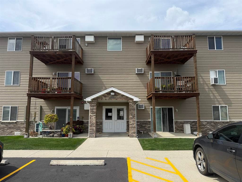 2844 Kent Ave photo 1