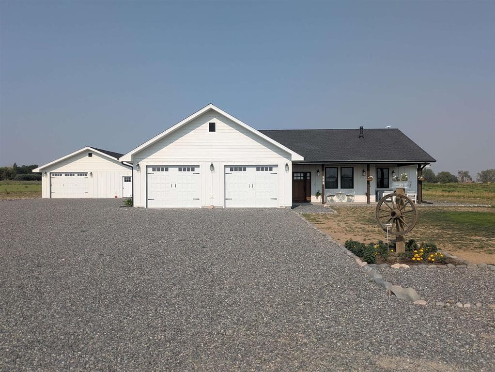 840 Lavender Ln photo 1