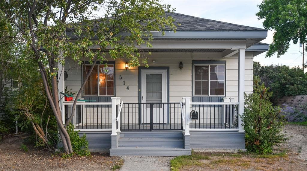 514 Avenue E photo 1