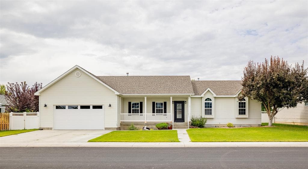642 Cedarwood photo 1