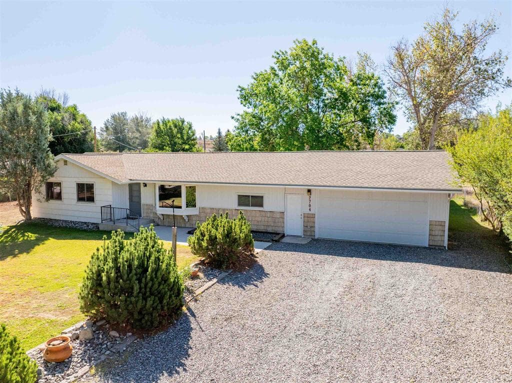 2704 Cowgill Rd photo 1