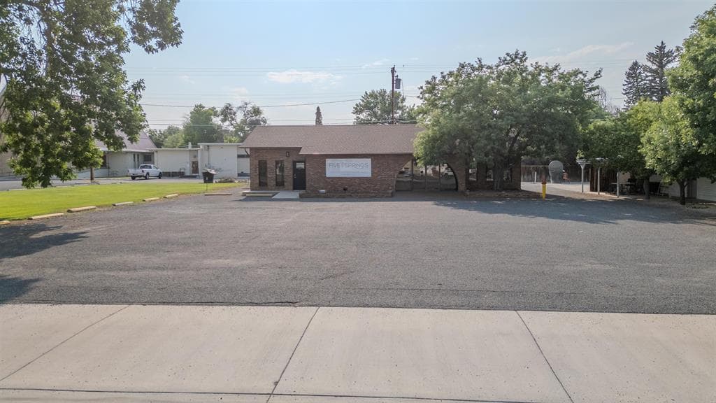 246 N Absaroka St photo 1