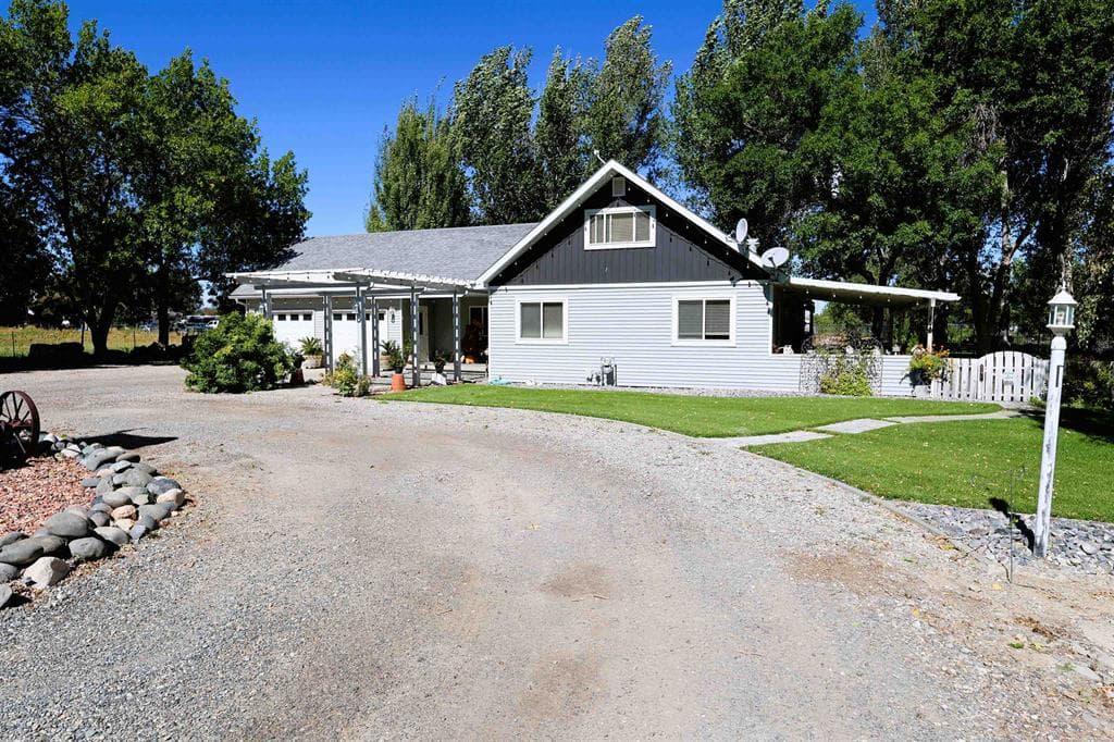 589 Maddox Ln photo 1