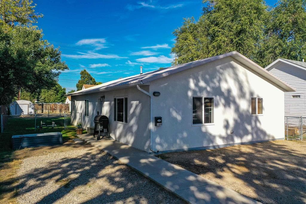 166 N Bernard St photo 1