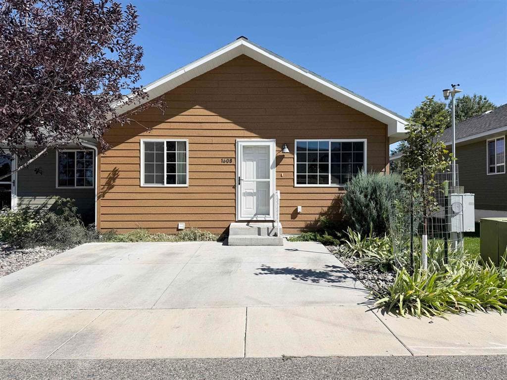 1608 Stella Ct photo 1