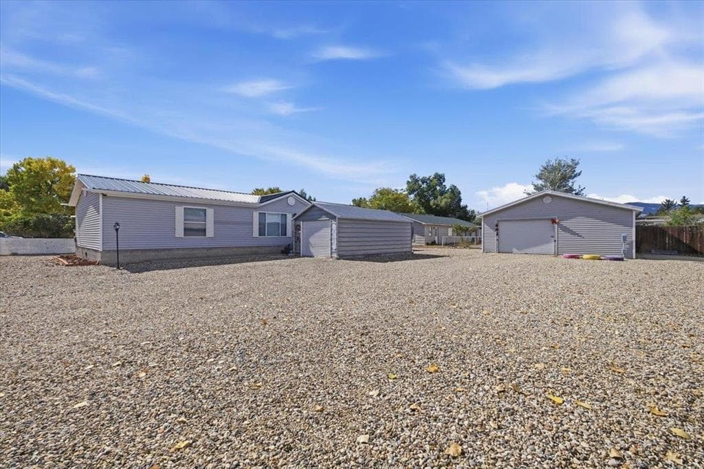 209 & 207 C St photo 1